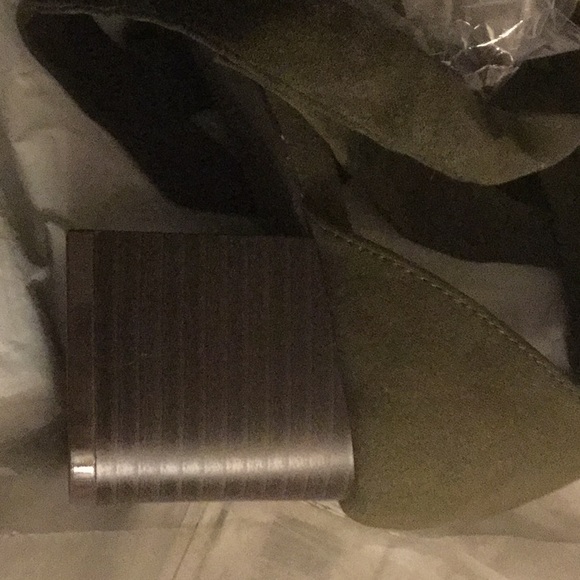 Shoes - Picture 3 of 4